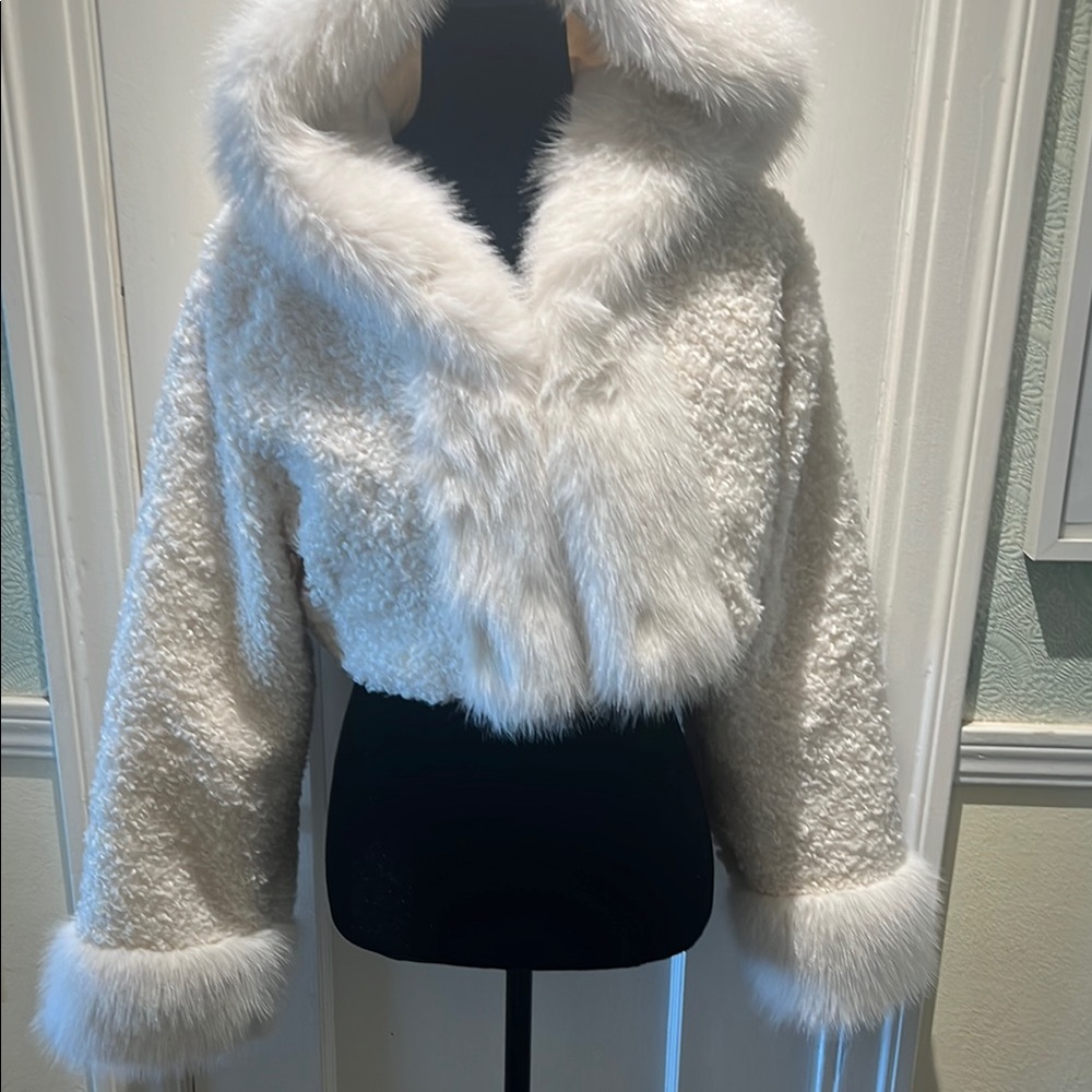 Elegant White Faux Fur Women's Jacket
